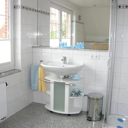 Haus Koebesinchen アパート *