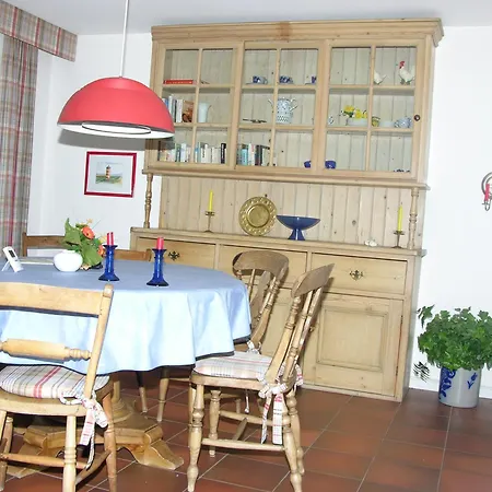 Haus Koebesinchen アパート *