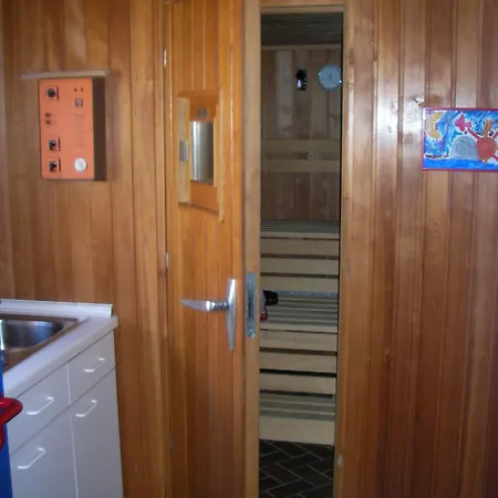 Haus Koebesinchen アパート *